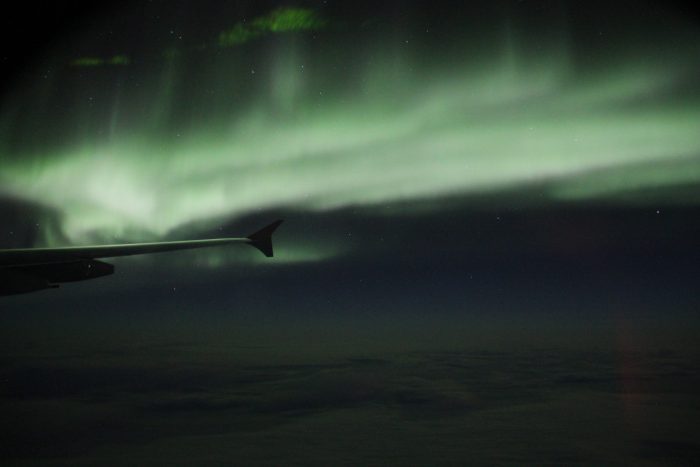 Photo d'une aurore boréale depuis l'avion
